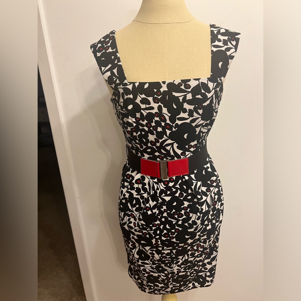 London Times Sleeveless Dress.